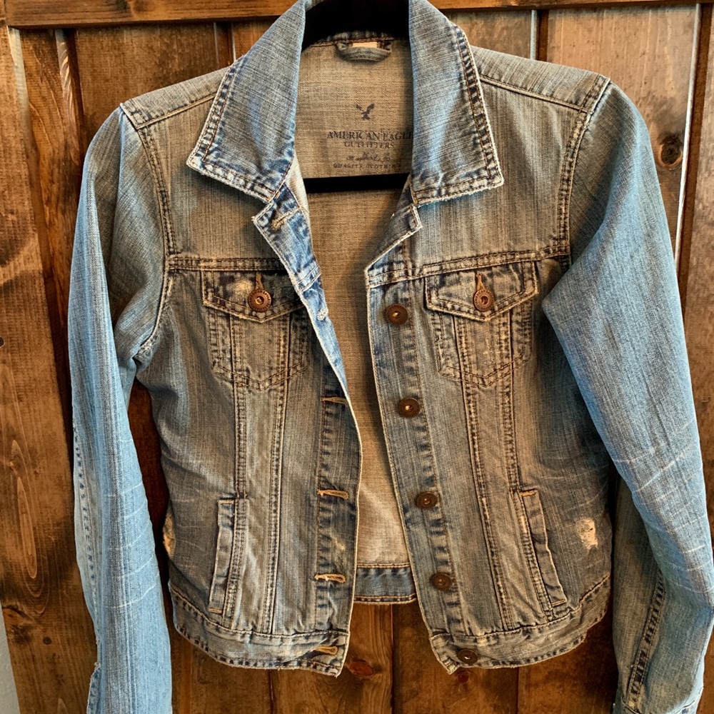 (American Eagle) Distressed denim jacket